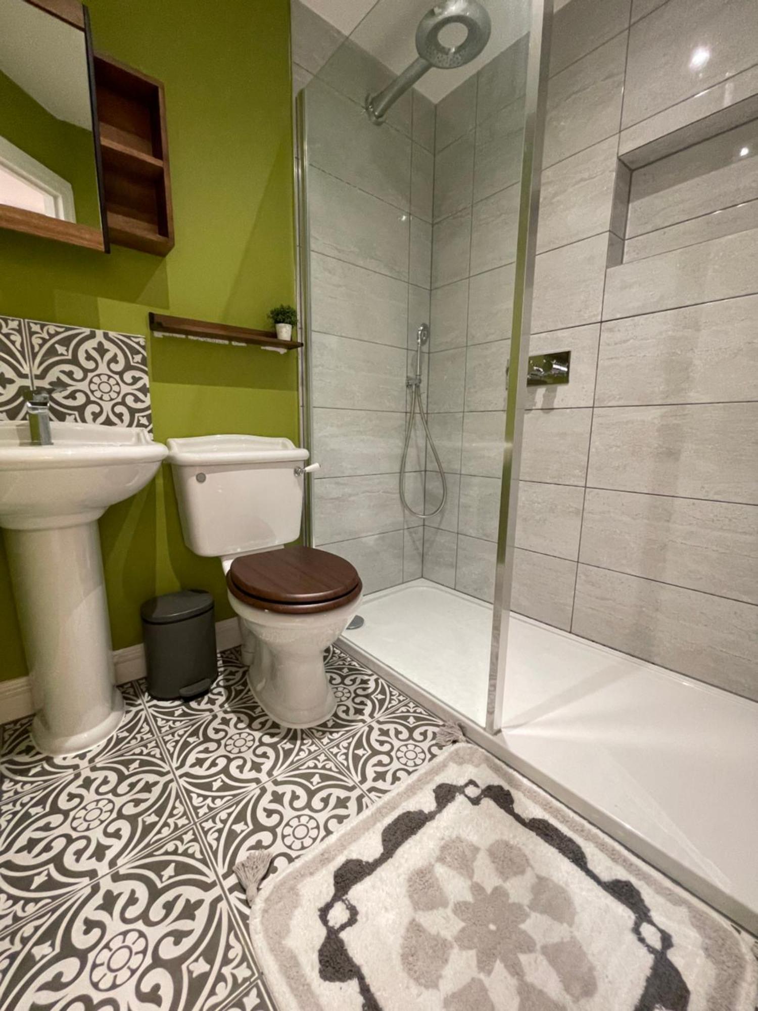 5 Bed House - Fancy - Sleep Up To 12 - Central Londen Buitenkant foto